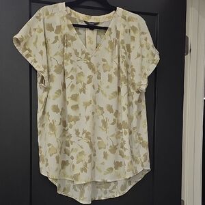 Simply Vera Vera Wang White and Gold Floral Blouse